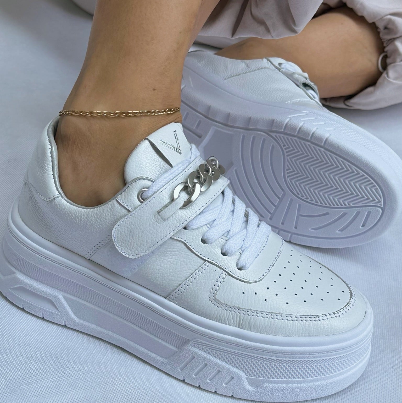 Tenis Blancos Tenis Rojos Velez Velez Outlet Zapatos Velez Hombre - Main Image