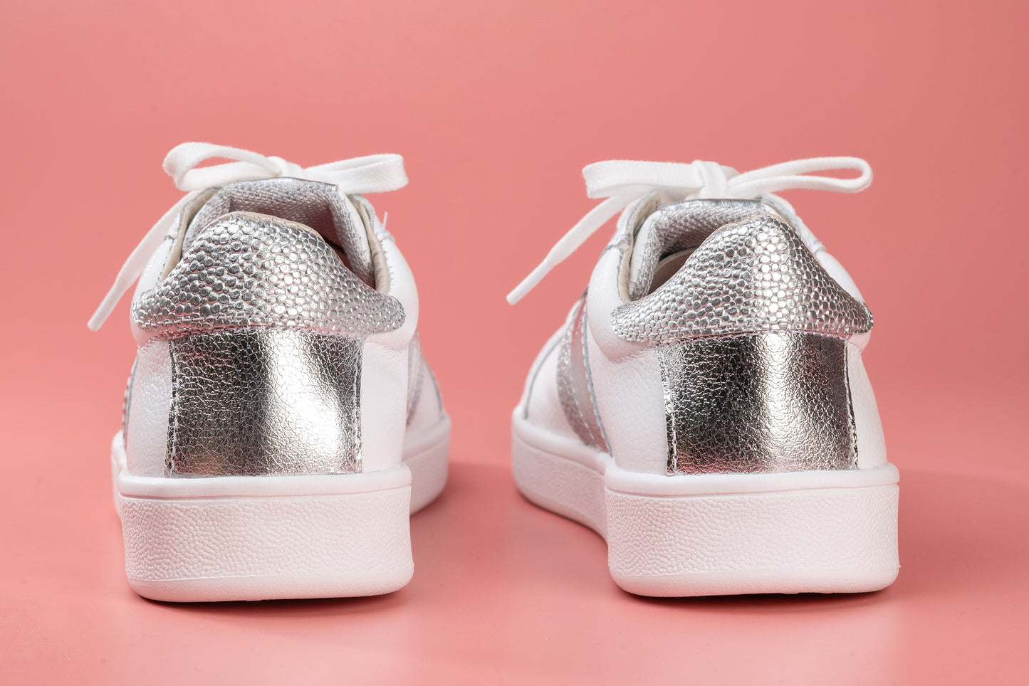 MIA- tenis de cuero para mujer ( blanco plata)